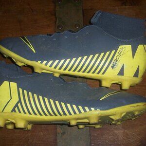 Nike Jr Mercurial Superfly 6 Club FG/MG Soccer Cleats Youth Size 5.5Y AH7339